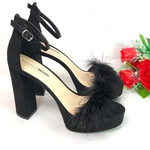 Fashion Nova Hey There Feather Heels Black Sz 8.5